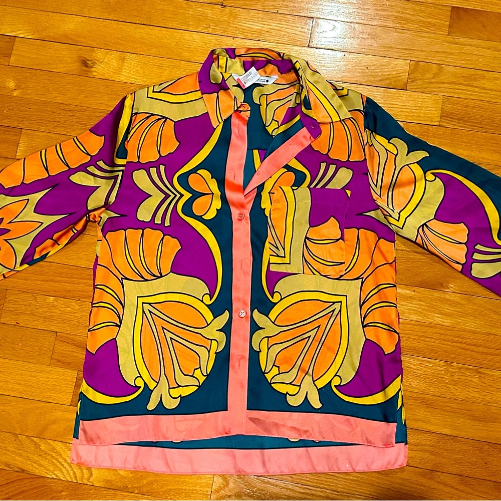 BEAUTIFUL ZARA WOMAN NWT SS22 PRINTED SHIRT WITH POCKET AND SATIN SHEEN FABRIC.